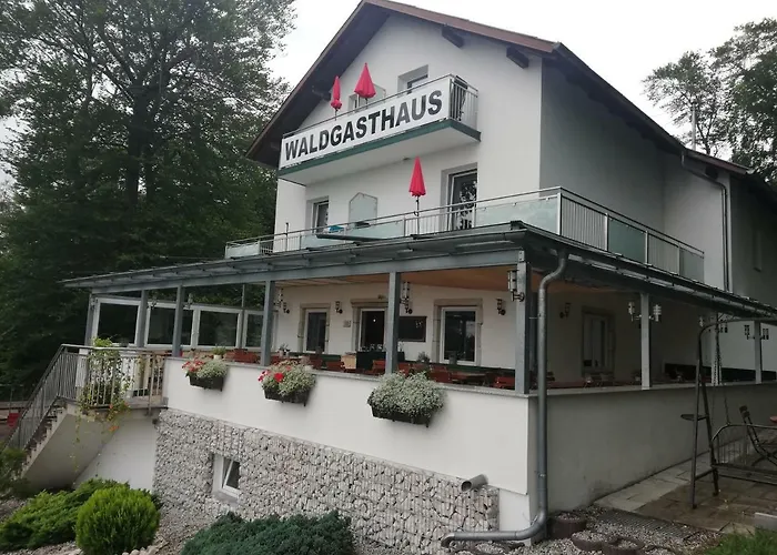 Waldgasthaus * Hochburg-Ach
